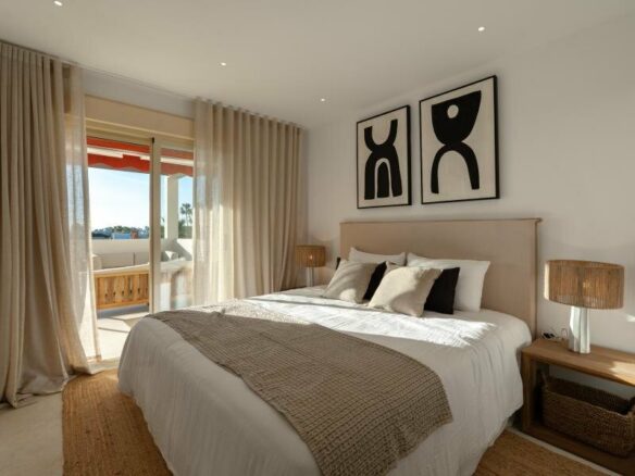 FOR SALE 🏡 Refurbished Three-Bedroom Apartment with Panoramic Sea Views – Nueva Andalucía, Marbella 🇪🇸
