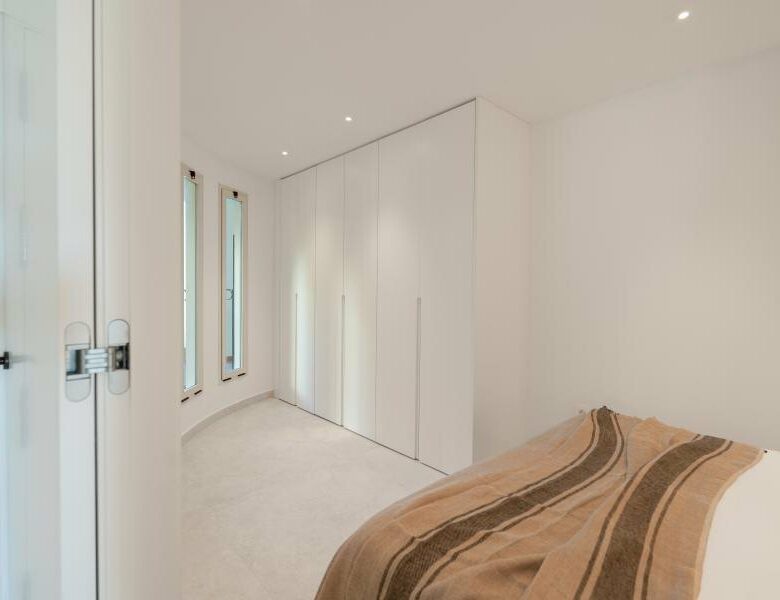 FOR SALE 🏡 Refurbished Three-Bedroom Apartment with Panoramic Sea Views – Nueva Andalucía, Marbella 🇪🇸