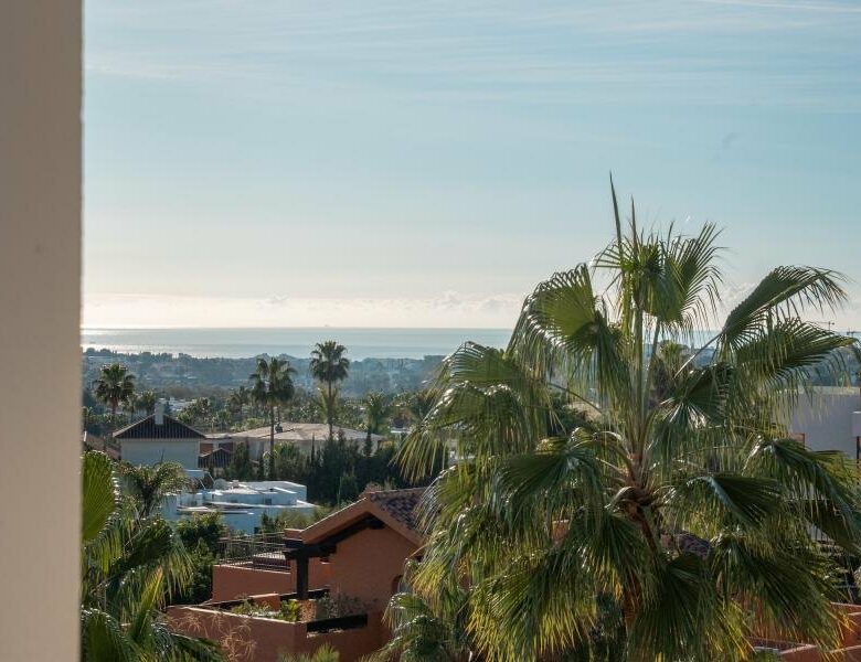 FOR SALE 🏡 Refurbished Three-Bedroom Apartment with Panoramic Sea Views – Nueva Andalucía, Marbella 🇪🇸