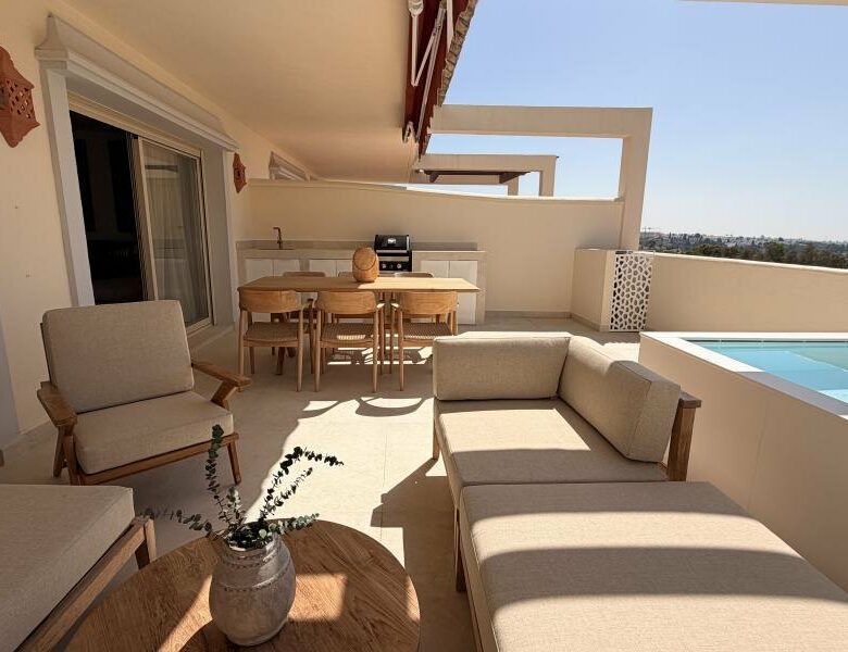 FOR SALE 🏡 Refurbished Three-Bedroom Apartment with Panoramic Sea Views – Nueva Andalucía, Marbella 🇪🇸
