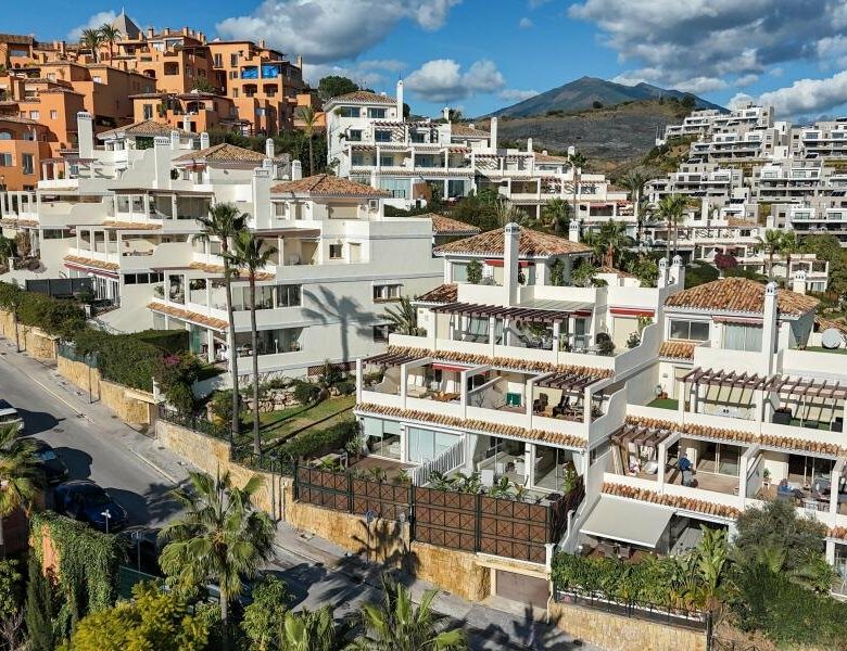 FOR SALE 🏡 Refurbished Three-Bedroom Apartment with Panoramic Sea Views – Nueva Andalucía, Marbella 🇪🇸