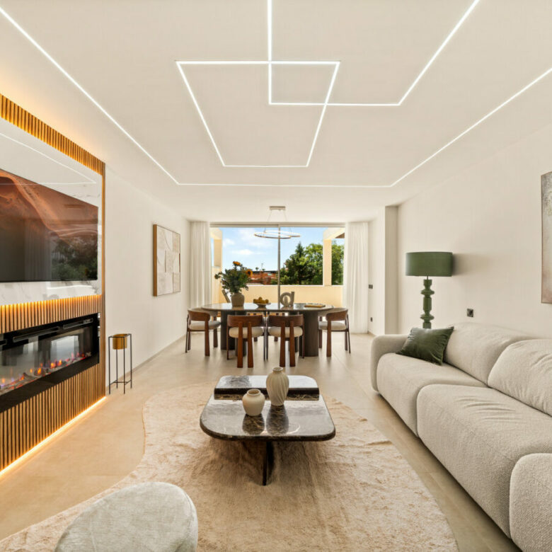 FOR SALE 🏡 Fully Renovated Three-Bedroom Apartment with Sea Views and Underfloor Heating – La Cerquilla, Nueva Andalucía 🇪🇸