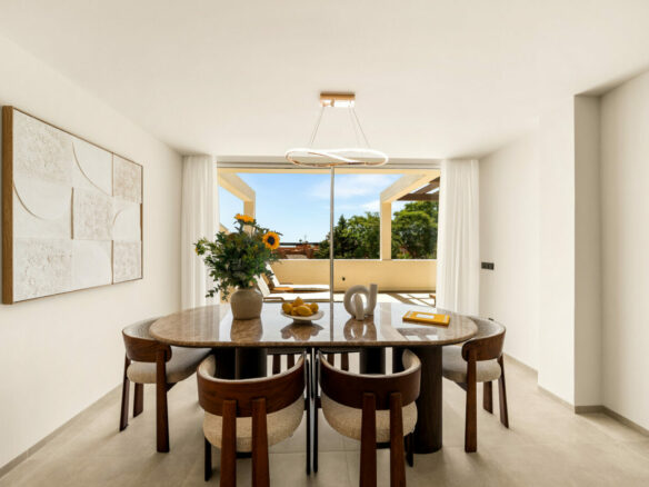 FOR SALE 🏡 Fully Renovated Three-Bedroom Apartment with Sea Views and Underfloor Heating – La Cerquilla, Nueva Andalucía 🇪🇸