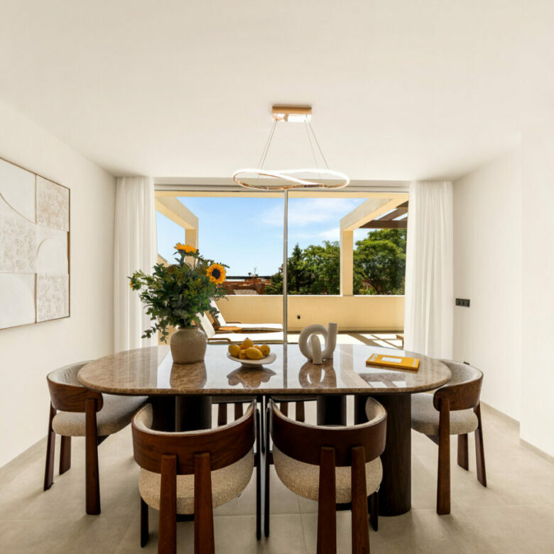 FOR SALE 🏡 Fully Renovated Three-Bedroom Apartment with Sea Views and Underfloor Heating – La Cerquilla, Nueva Andalucía 🇪🇸
