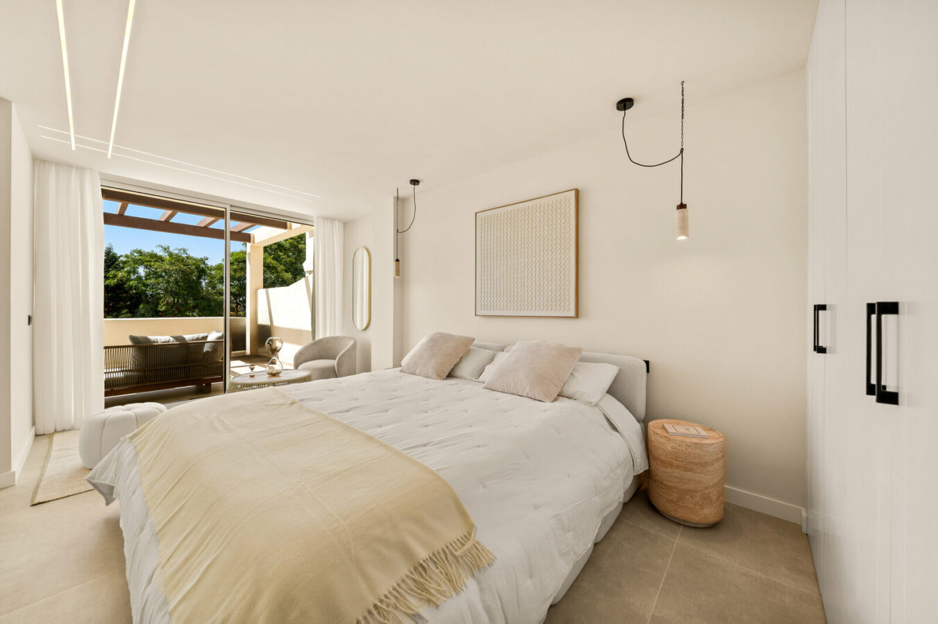 FOR SALE 🏡 Fully Renovated Three-Bedroom Apartment with Sea Views and Underfloor Heating – La Cerquilla, Nueva Andalucía 🇪🇸