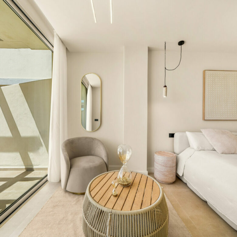 FOR SALE 🏡 Fully Renovated Three-Bedroom Apartment with Sea Views and Underfloor Heating – La Cerquilla, Nueva Andalucía 🇪🇸
