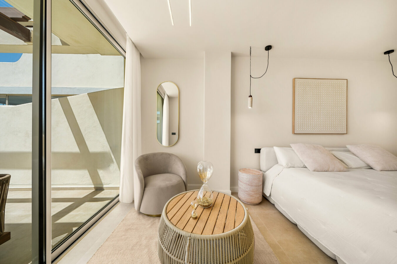 FOR SALE 🏡 Fully Renovated Three-Bedroom Apartment with Sea Views and Underfloor Heating – La Cerquilla, Nueva Andalucía 🇪🇸
