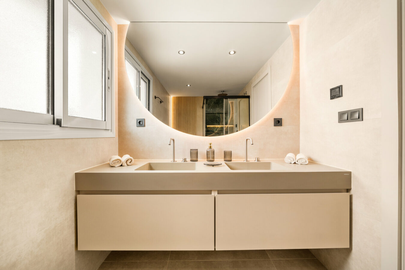 FOR SALE 🏡 Fully Renovated Three-Bedroom Apartment with Sea Views and Underfloor Heating – La Cerquilla, Nueva Andalucía 🇪🇸