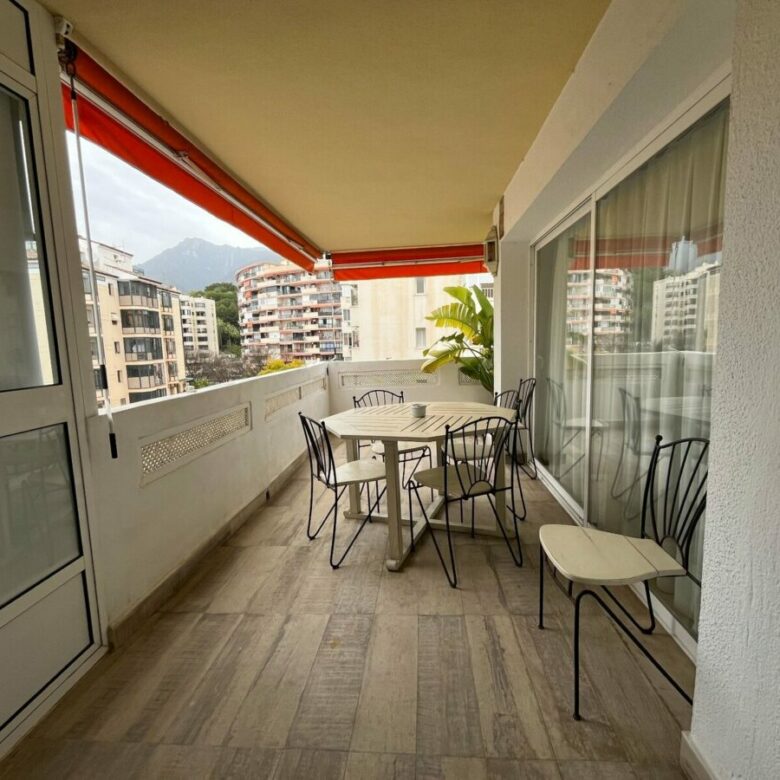 FOR SALE 🏡 One-Bedroom Apartment with Terrace and Parking Steps from the Beach – La Fontanilla, Marbella Center, Marbella 🇪🇸