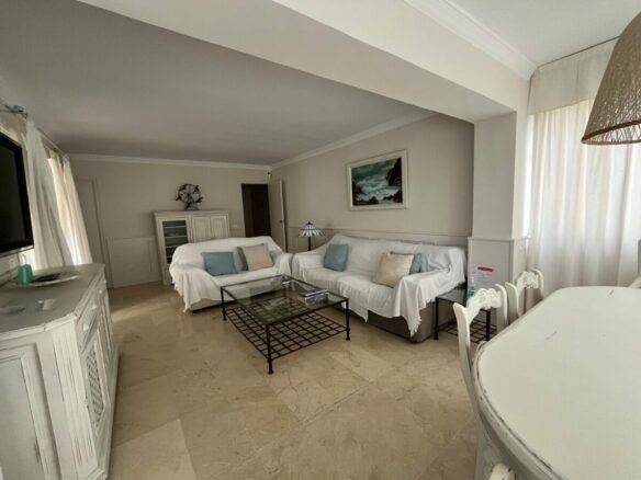FOR SALE 🏡 One-Bedroom Apartment with Terrace and Parking Steps from the Beach – La Fontanilla, Marbella Center, Marbella 🇪🇸