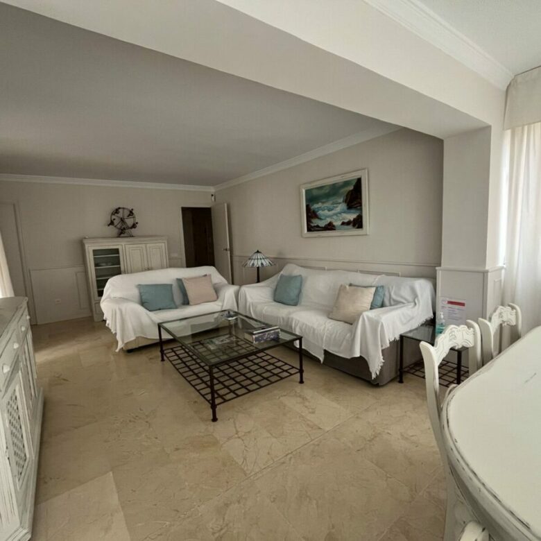 FOR SALE 🏡 One-Bedroom Apartment with Terrace and Parking Steps from the Beach – La Fontanilla, Marbella Center, Marbella 🇪🇸