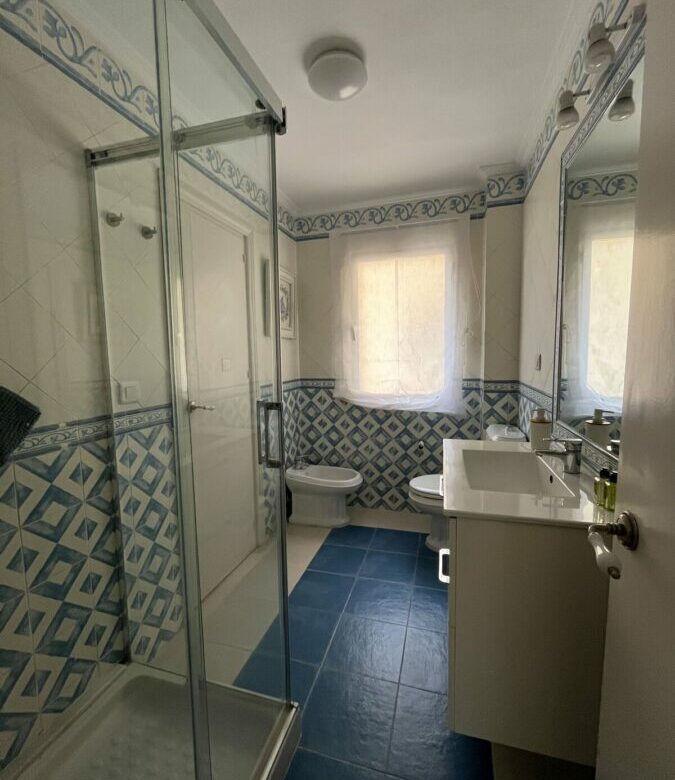 FOR SALE 🏡 One-Bedroom Apartment with Terrace and Parking Steps from the Beach – La Fontanilla, Marbella Center, Marbella 🇪🇸