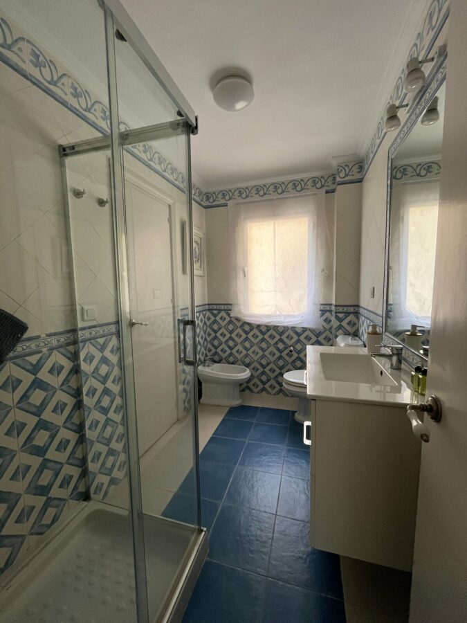 FOR SALE 🏡 One-Bedroom Apartment with Terrace and Parking Steps from the Beach – La Fontanilla, Marbella Center, Marbella 🇪🇸