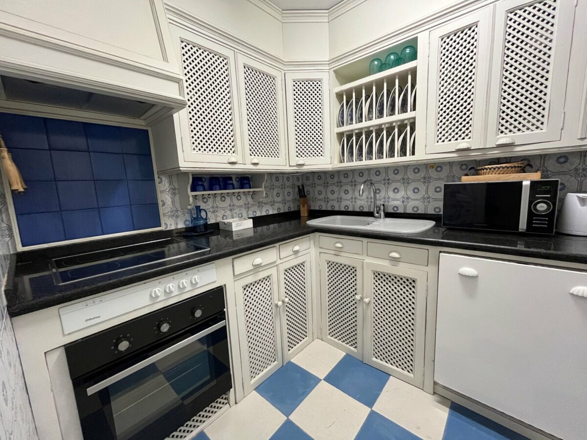 FOR SALE 🏡 One-Bedroom Apartment with Terrace and Parking Steps from the Beach – La Fontanilla, Marbella Center, Marbella 🇪🇸