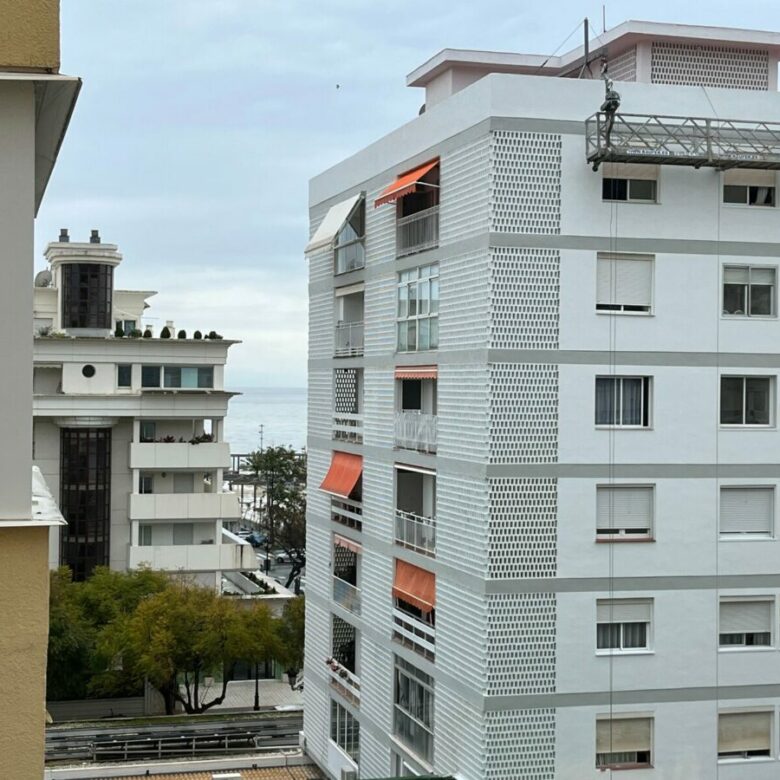 FOR SALE 🏡 One-Bedroom Apartment with Terrace and Parking Steps from the Beach – La Fontanilla, Marbella Center, Marbella 🇪🇸