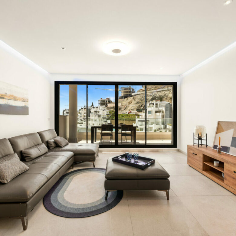 FOR SALE 🏡 Three-Bedroom Apartment with Private Rooftop Terrace and Sea Views – La Quinta, Benahavís 🇪🇸