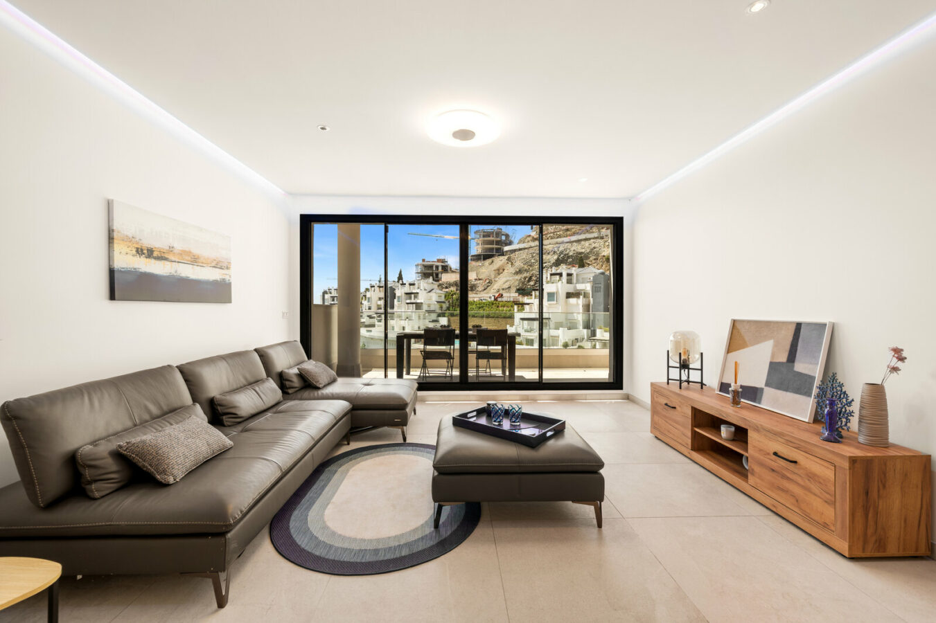 FOR SALE 🏡 Three-Bedroom Apartment with Private Rooftop Terrace and Sea Views – La Quinta, Benahavís 🇪🇸