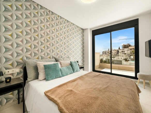 FOR SALE 🏡 Three-Bedroom Apartment with Private Rooftop Terrace and Sea Views – La Quinta, Benahavís 🇪🇸