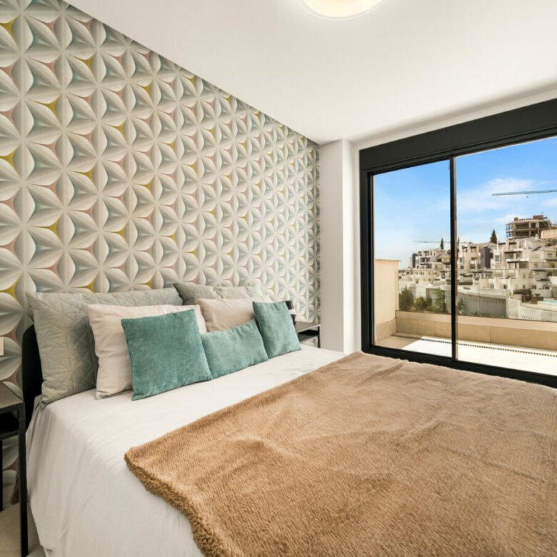 FOR SALE 🏡 Three-Bedroom Apartment with Private Rooftop Terrace and Sea Views – La Quinta, Benahavís 🇪🇸