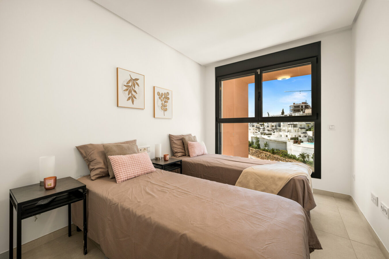 FOR SALE 🏡 Three-Bedroom Apartment with Private Rooftop Terrace and Sea Views – La Quinta, Benahavís 🇪🇸