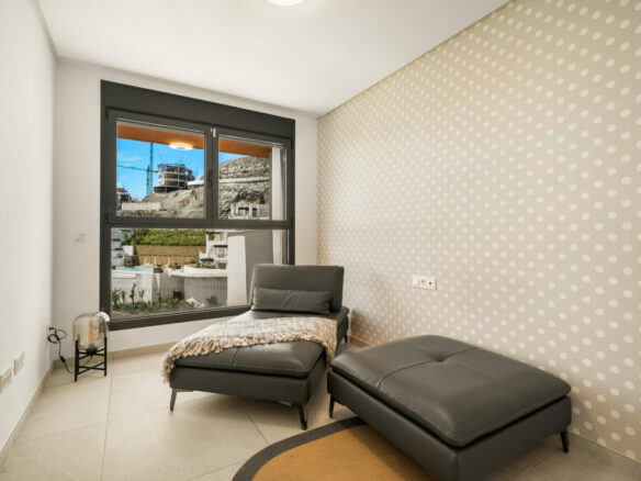 FOR SALE 🏡 Three-Bedroom Apartment with Private Rooftop Terrace and Sea Views – La Quinta, Benahavís 🇪🇸