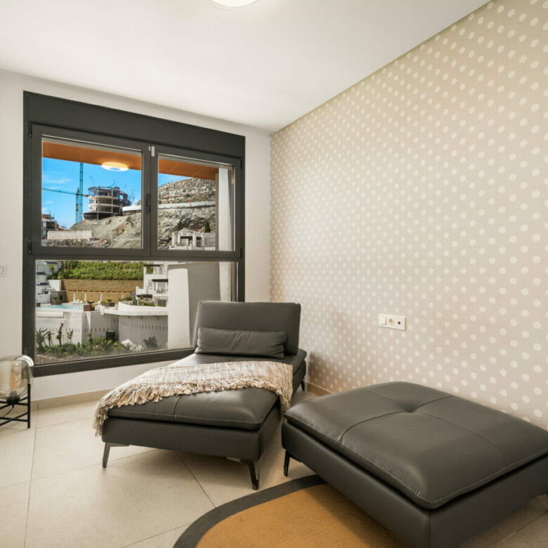 FOR SALE 🏡 Three-Bedroom Apartment with Private Rooftop Terrace and Sea Views – La Quinta, Benahavís 🇪🇸