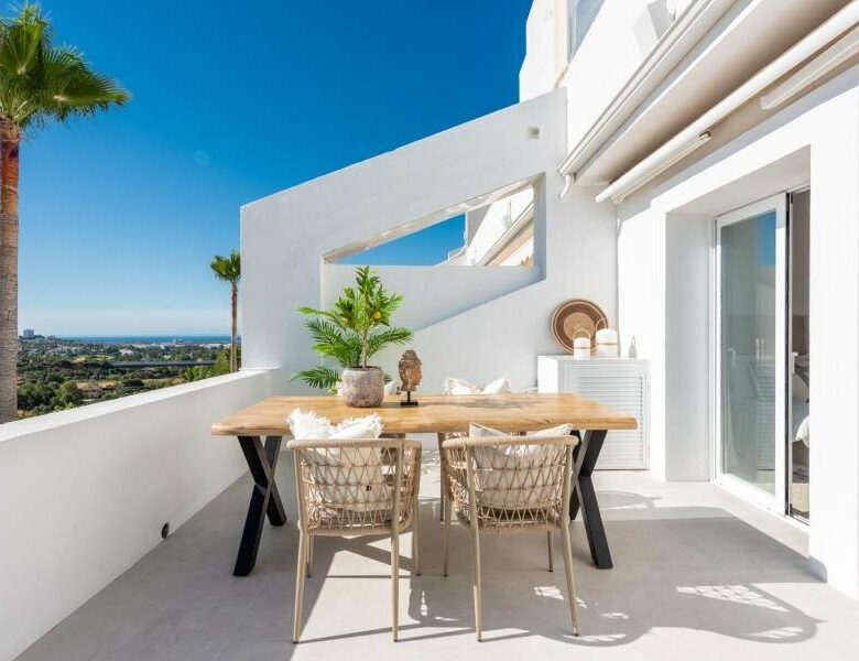 FOR SALE 🏡 Refurbished Three-Bedroom Apartment with Sea and Mountain Views – La Quinta, Benahavís 🇪🇸