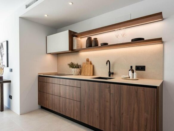 FOR SALE 🏡 Refurbished Three-Bedroom Apartment with Sea and Mountain Views – La Quinta, Benahavís 🇪🇸