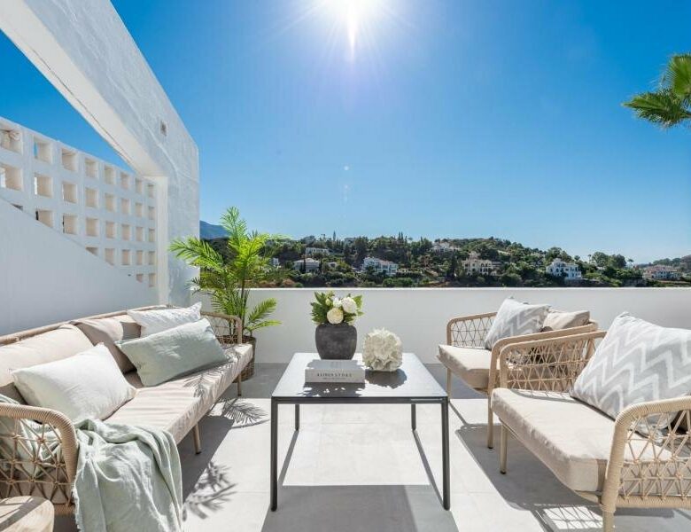 FOR SALE 🏡 Refurbished Three-Bedroom Apartment with Sea and Mountain Views – La Quinta, Benahavís 🇪🇸