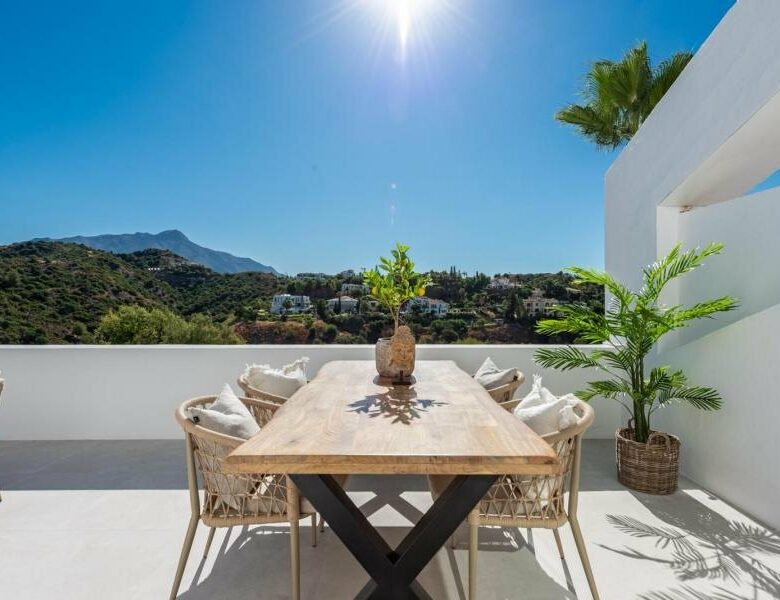 FOR SALE 🏡 Refurbished Three-Bedroom Apartment with Sea and Mountain Views – La Quinta, Benahavís 🇪🇸