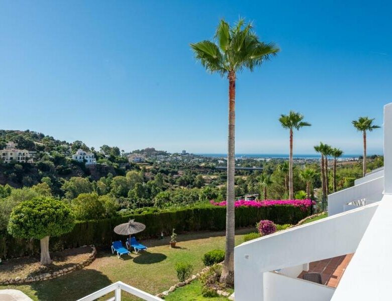 FOR SALE 🏡 Refurbished Three-Bedroom Apartment with Sea and Mountain Views – La Quinta, Benahavís 🇪🇸