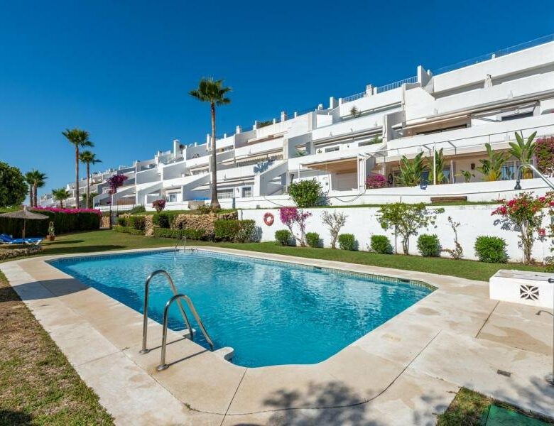 FOR SALE 🏡 Refurbished Three-Bedroom Apartment with Sea and Mountain Views – La Quinta, Benahavís 🇪🇸