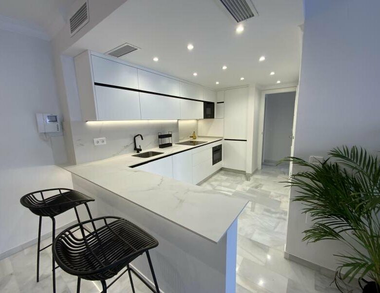 FOR SALE 🏡 Fully Renovated Two-Bedroom Apartment Steps from the Beach – Marbella Centro, Marbella 🇪🇸