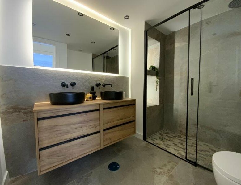 FOR SALE 🏡 Fully Renovated Two-Bedroom Apartment Steps from the Beach – Marbella Centro, Marbella 🇪🇸