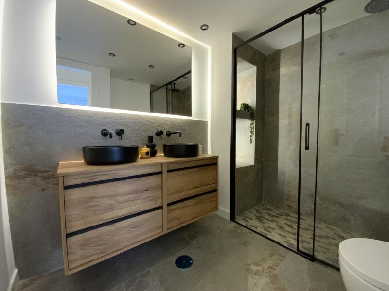 FOR SALE 🏡 Fully Renovated Two-Bedroom Apartment Steps from the Beach – Marbella Centro, Marbella 🇪🇸