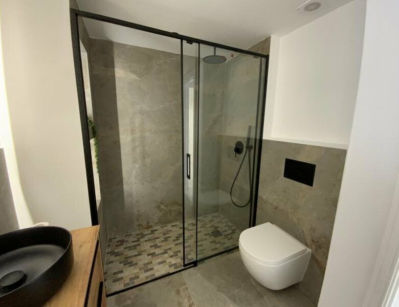 FOR SALE 🏡 Fully Renovated Two-Bedroom Apartment Steps from the Beach – Marbella Centro, Marbella 🇪🇸