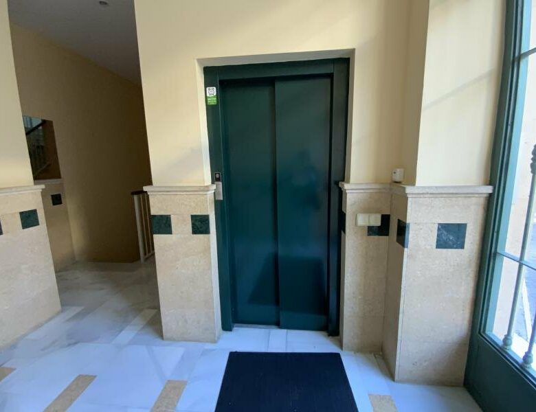 FOR SALE 🏡 Fully Renovated Two-Bedroom Apartment Steps from the Beach – Marbella Centro, Marbella 🇪🇸