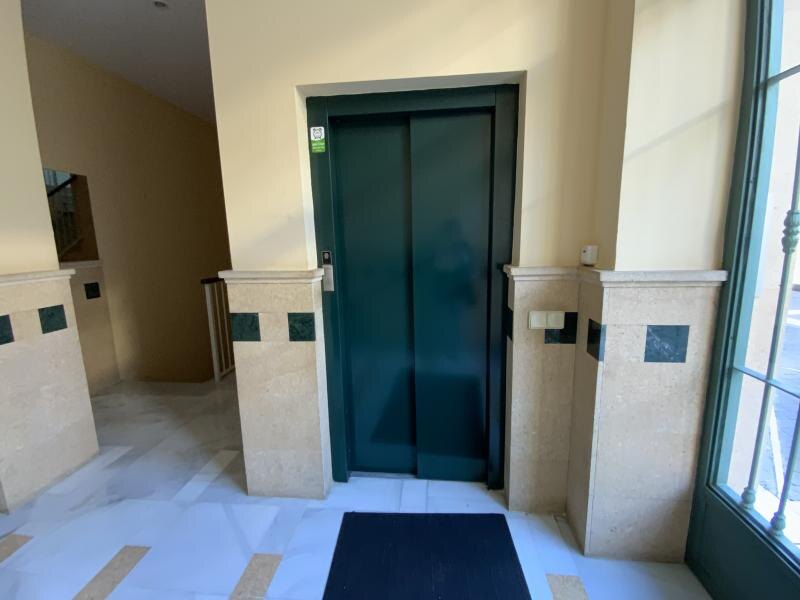 FOR SALE 🏡 Fully Renovated Two-Bedroom Apartment Steps from the Beach – Marbella Centro, Marbella 🇪🇸