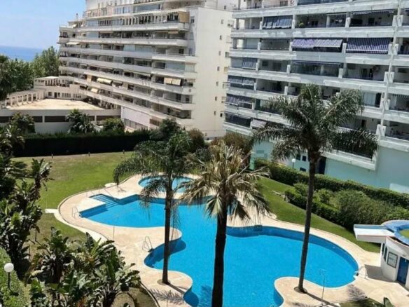 FOR SALE 🏡 Two-Bedroom Apartment to Renovate with Parking and Storage – Marbella Centro, Marbella 🇪🇸