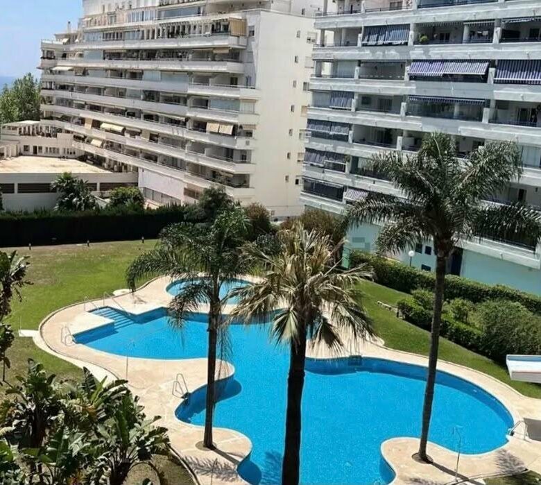 FOR SALE 🏡 Two-Bedroom Apartment to Renovate with Parking and Storage – Marbella Centro, Marbella 🇪🇸