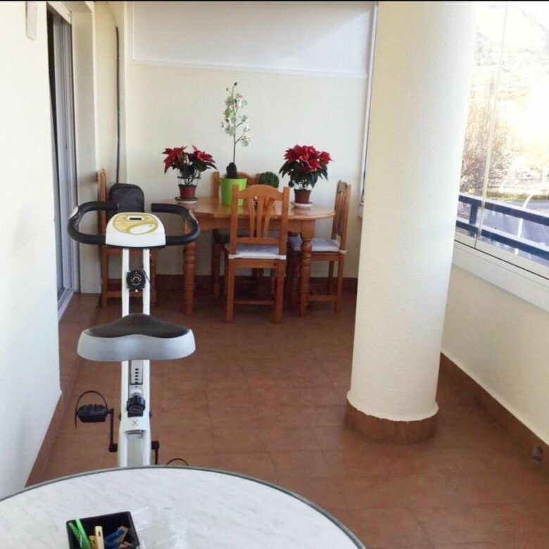 FOR SALE 🏡 Two-Bedroom Apartment to Renovate with Parking and Storage – Marbella Centro, Marbella 🇪🇸