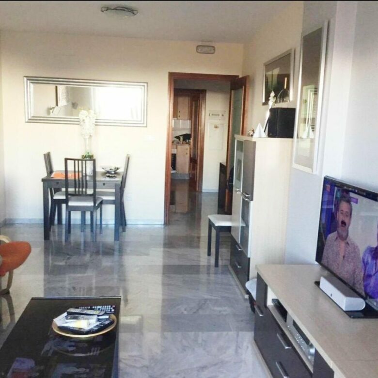 FOR SALE 🏡 Two-Bedroom Apartment to Renovate with Parking and Storage – Marbella Centro, Marbella 🇪🇸