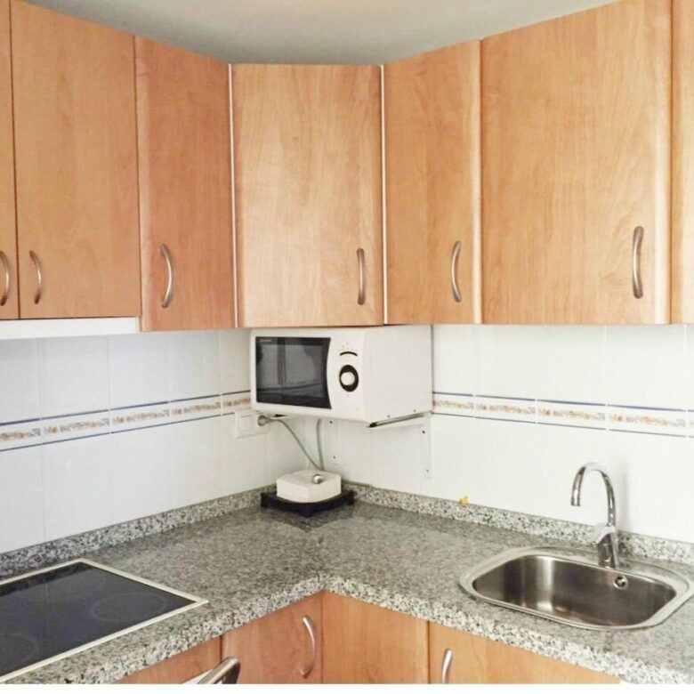 FOR SALE 🏡 Two-Bedroom Apartment to Renovate with Parking and Storage – Marbella Centro, Marbella 🇪🇸