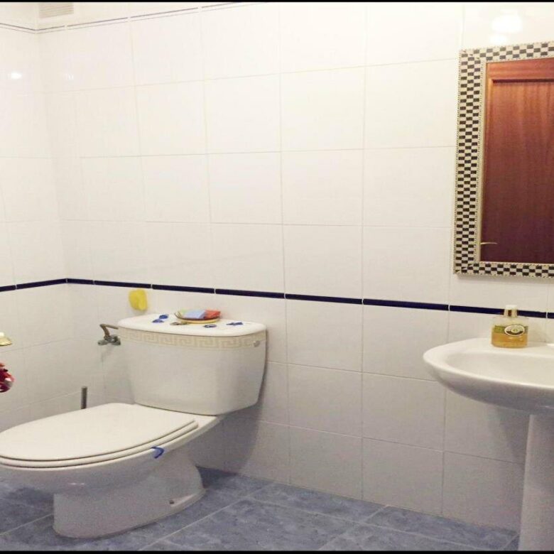 FOR SALE 🏡 Two-Bedroom Apartment to Renovate with Parking and Storage – Marbella Centro, Marbella 🇪🇸