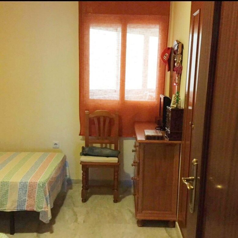 FOR SALE 🏡 Two-Bedroom Apartment to Renovate with Parking and Storage – Marbella Centro, Marbella 🇪🇸