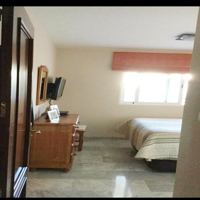 FOR SALE 🏡 Two-Bedroom Apartment to Renovate with Parking and Storage – Marbella Centro, Marbella 🇪🇸