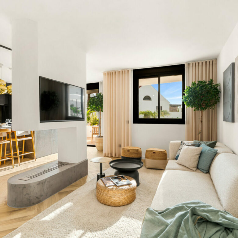 FOR SALE 🏡 Fully Renovated Three-Bedroom Apartment with Outdoor Kitchen Terrace – Nueva Andalucía, Marbella 🇪🇸