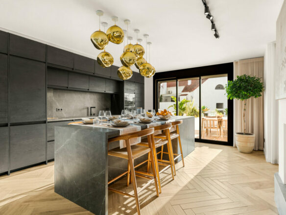 FOR SALE 🏡 Fully Renovated Three-Bedroom Apartment with Outdoor Kitchen Terrace – Nueva Andalucía, Marbella 🇪🇸