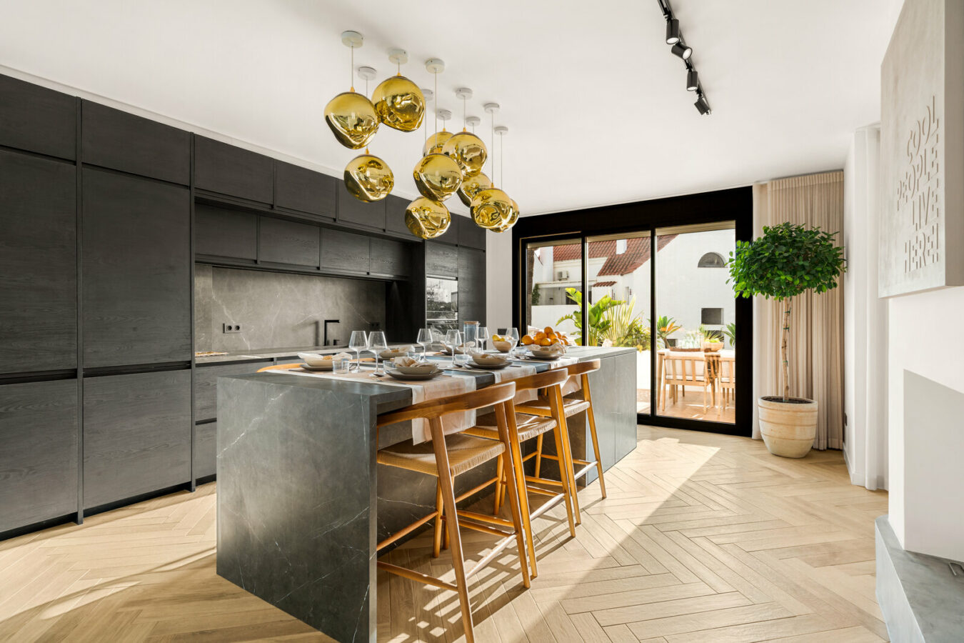 FOR SALE 🏡 Fully Renovated Three-Bedroom Apartment with Outdoor Kitchen Terrace – Nueva Andalucía, Marbella 🇪🇸