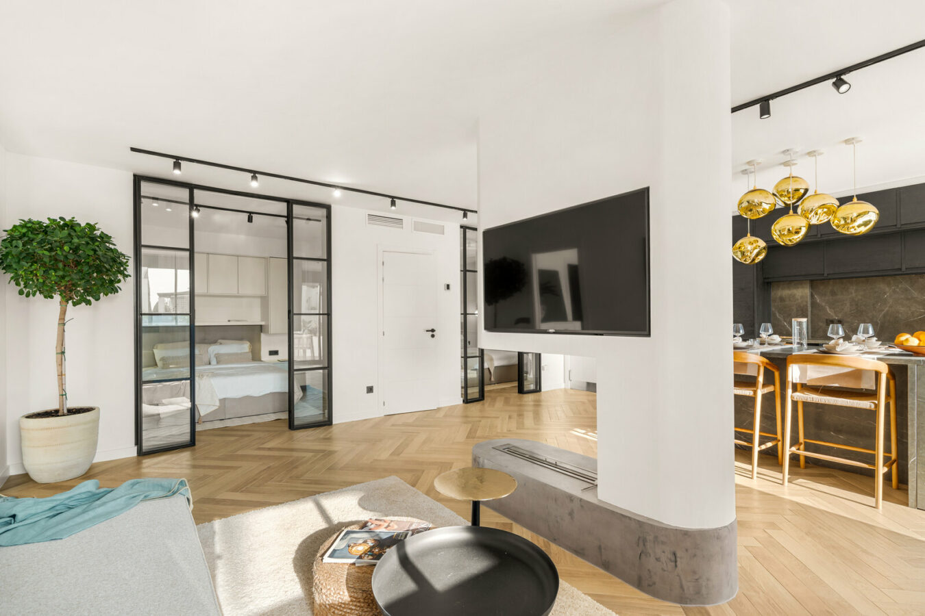 FOR SALE 🏡 Fully Renovated Three-Bedroom Apartment with Outdoor Kitchen Terrace – Nueva Andalucía, Marbella 🇪🇸